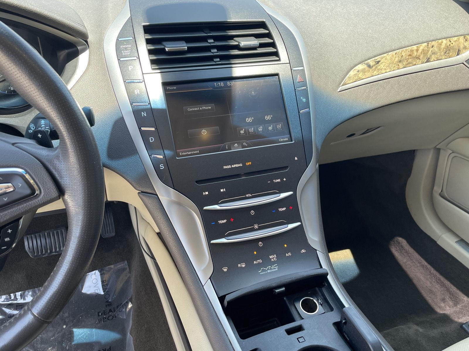 Vehicle photo 14