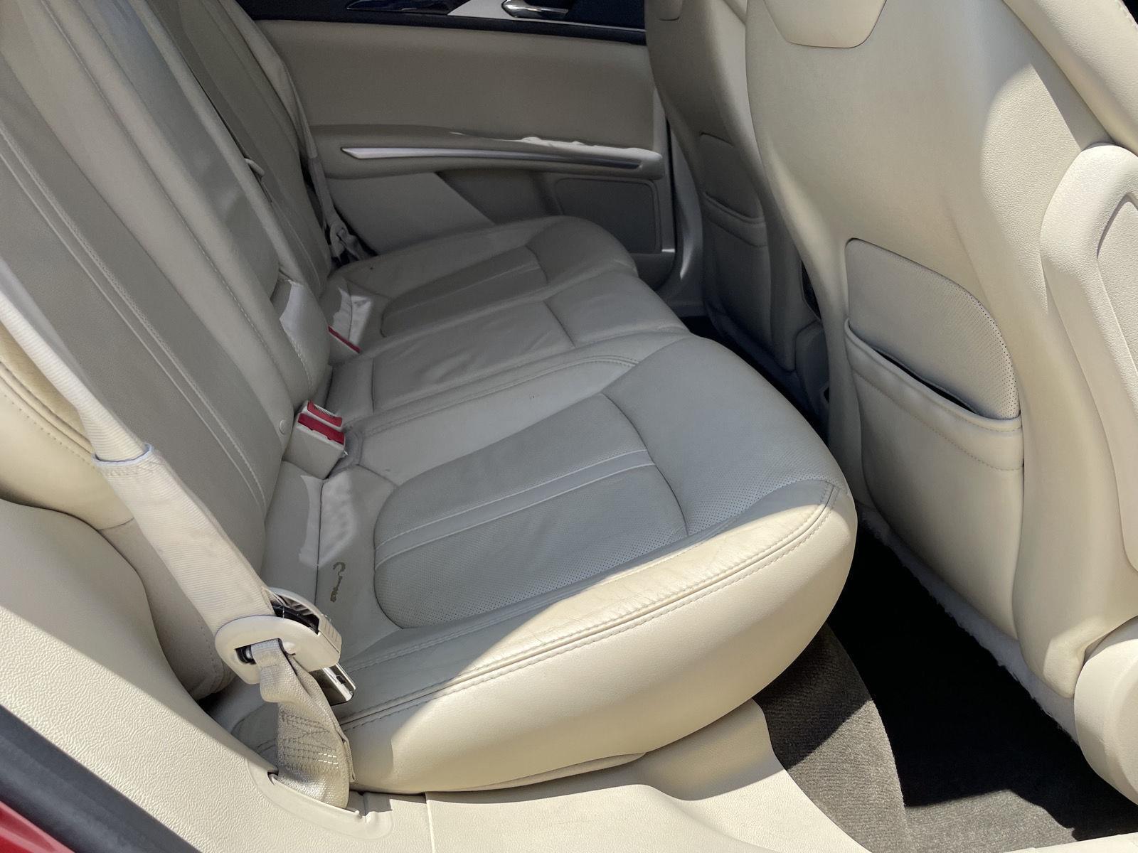 Vehicle photo 19