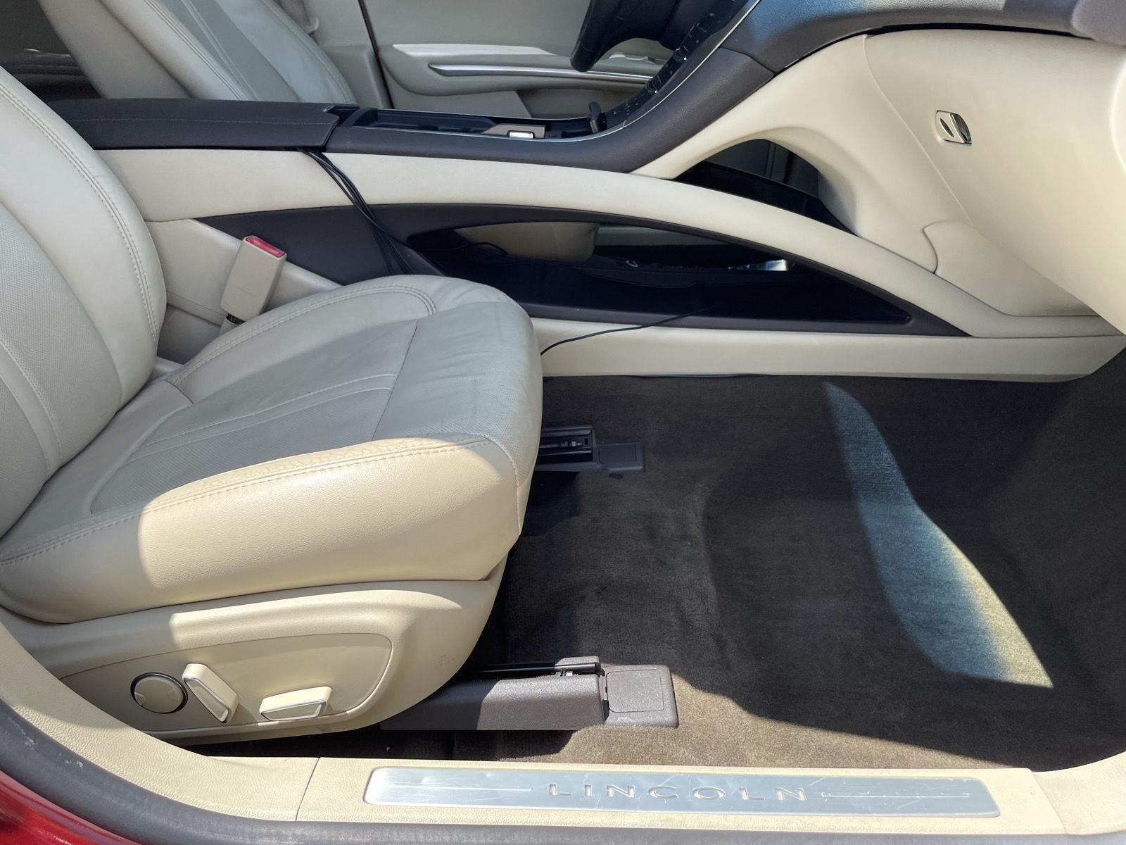 Vehicle photo 21