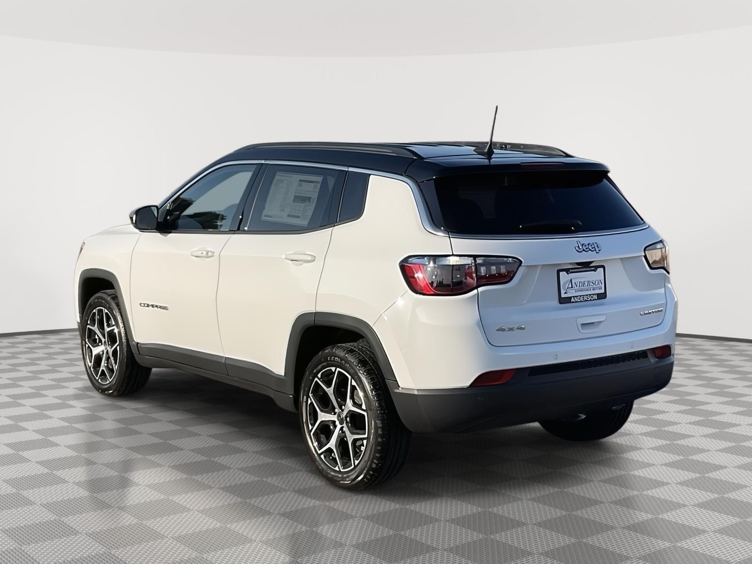 Vehicle photo 3