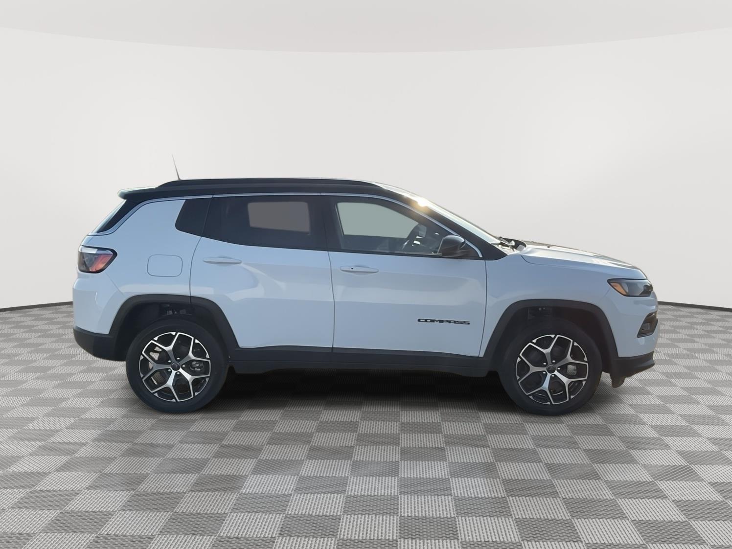 Vehicle photo 6
