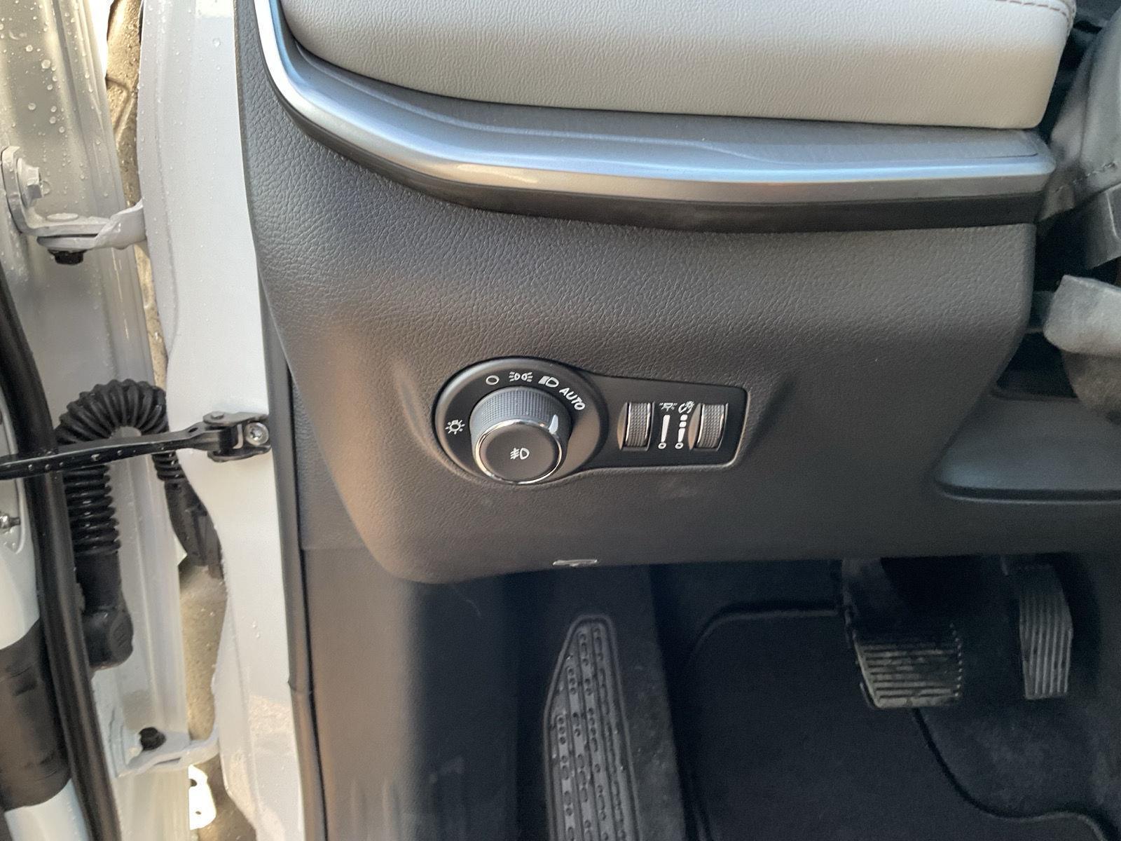 Vehicle photo 14