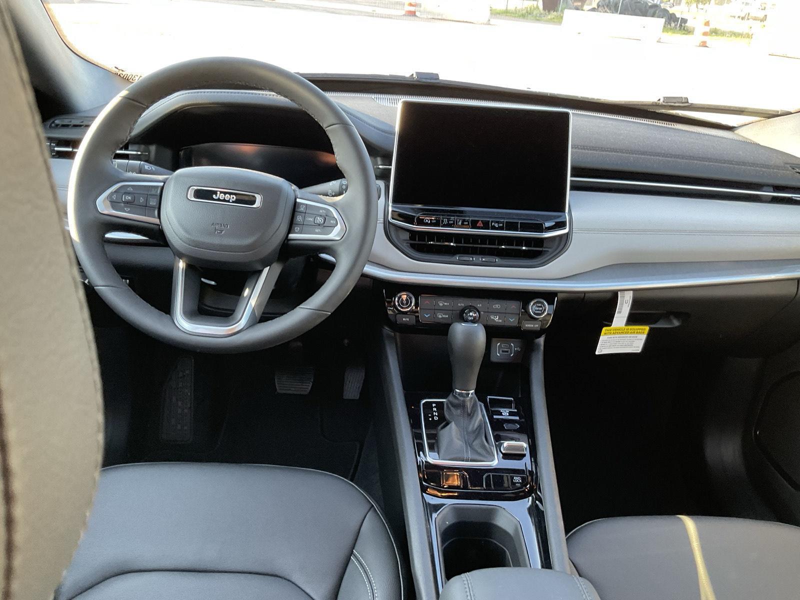 Vehicle photo 17