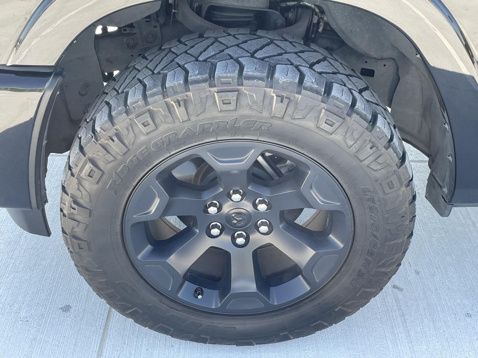 Vehicle photo 10