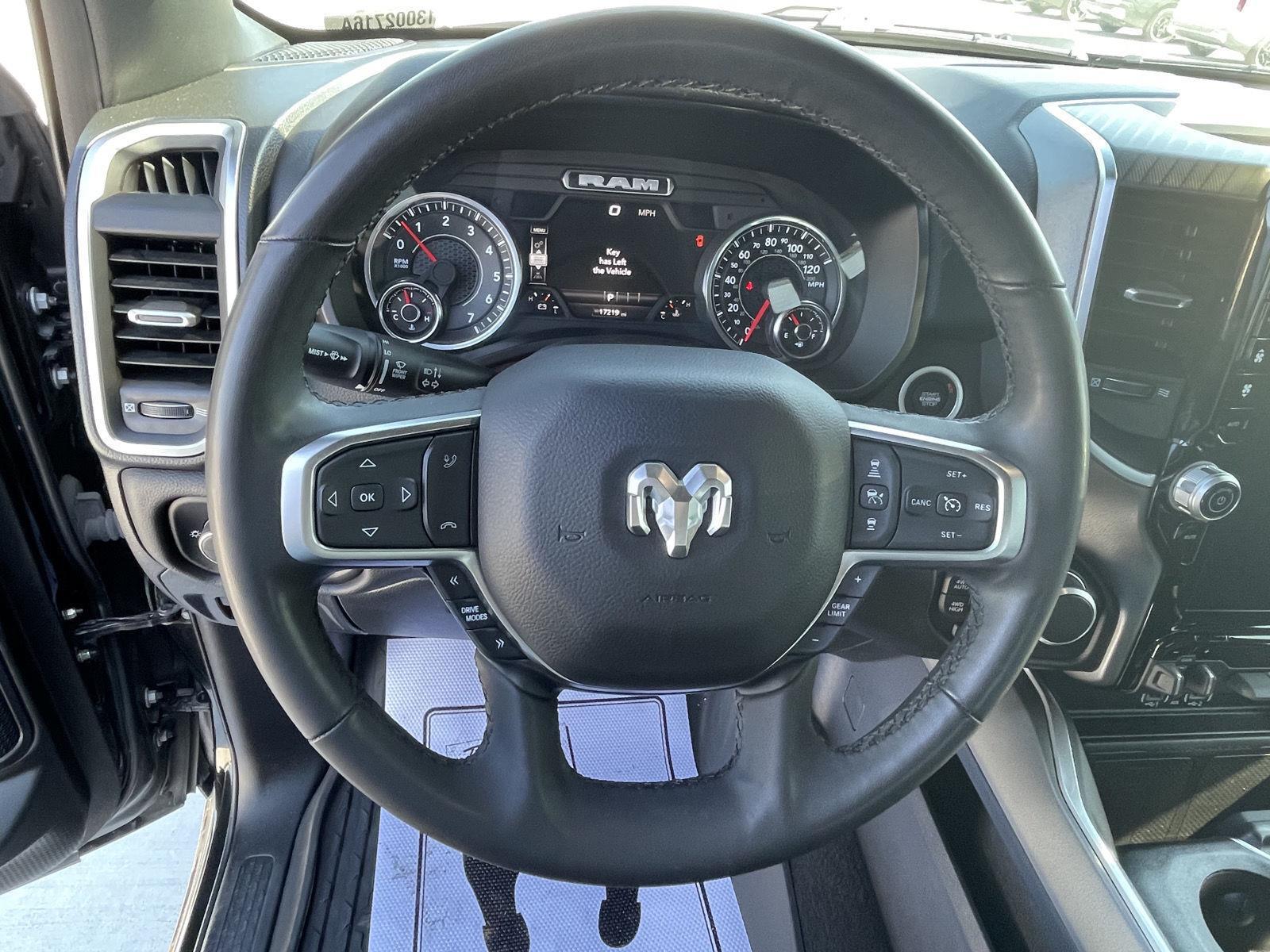 Vehicle photo 13