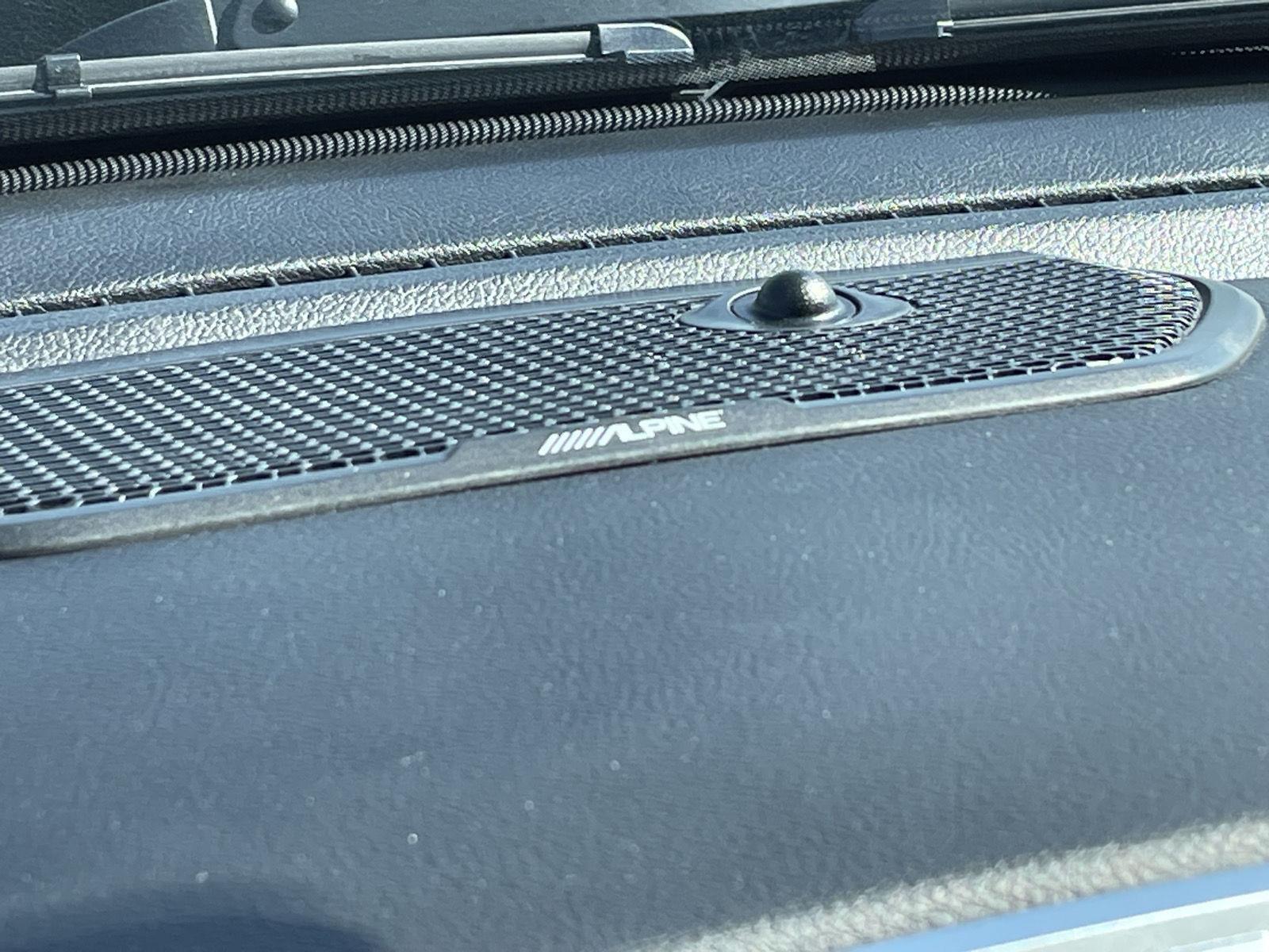 Vehicle photo 14