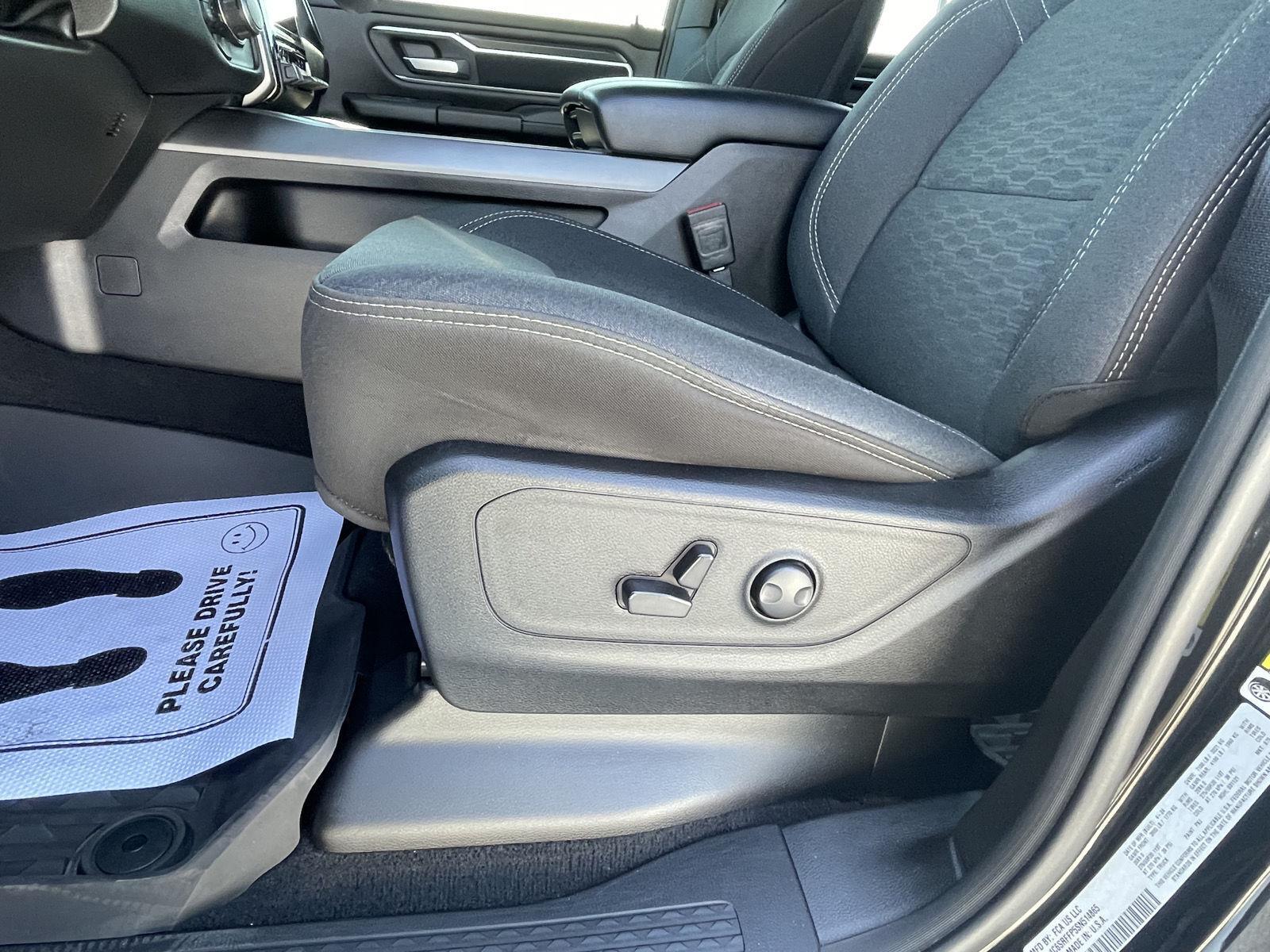 Vehicle photo 17
