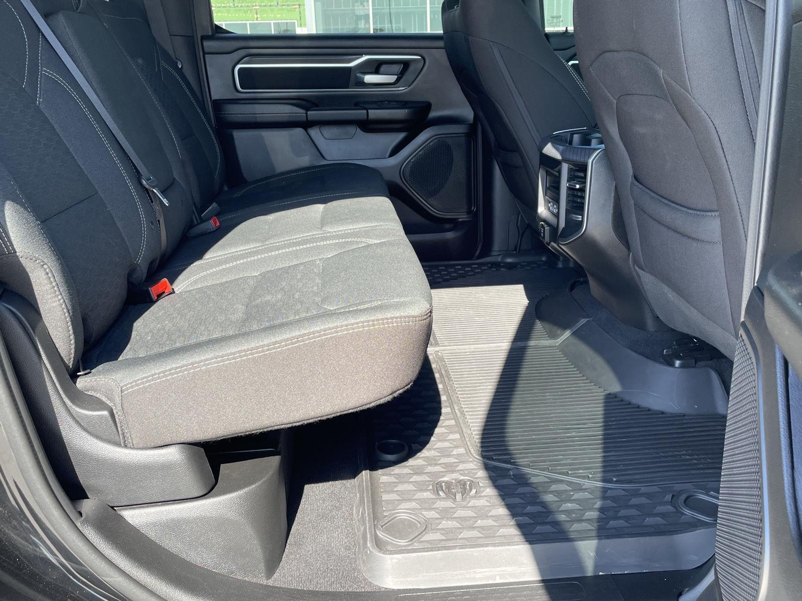 Vehicle photo 18