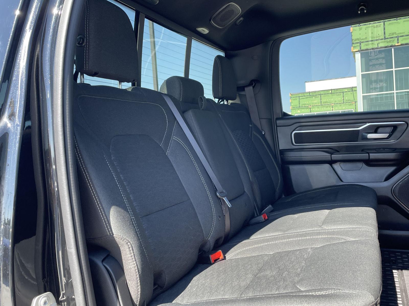 Vehicle photo 19