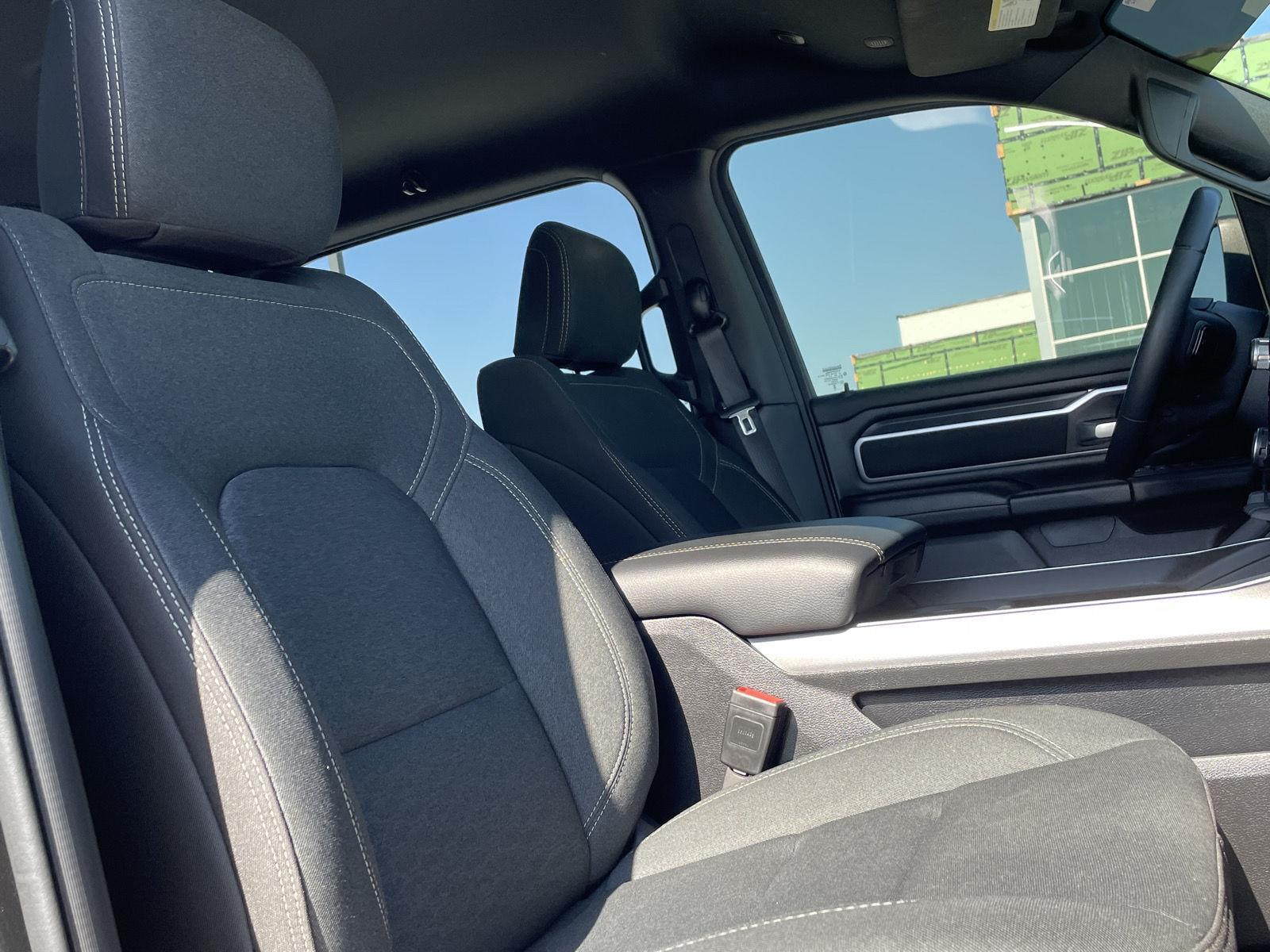 Vehicle photo 21