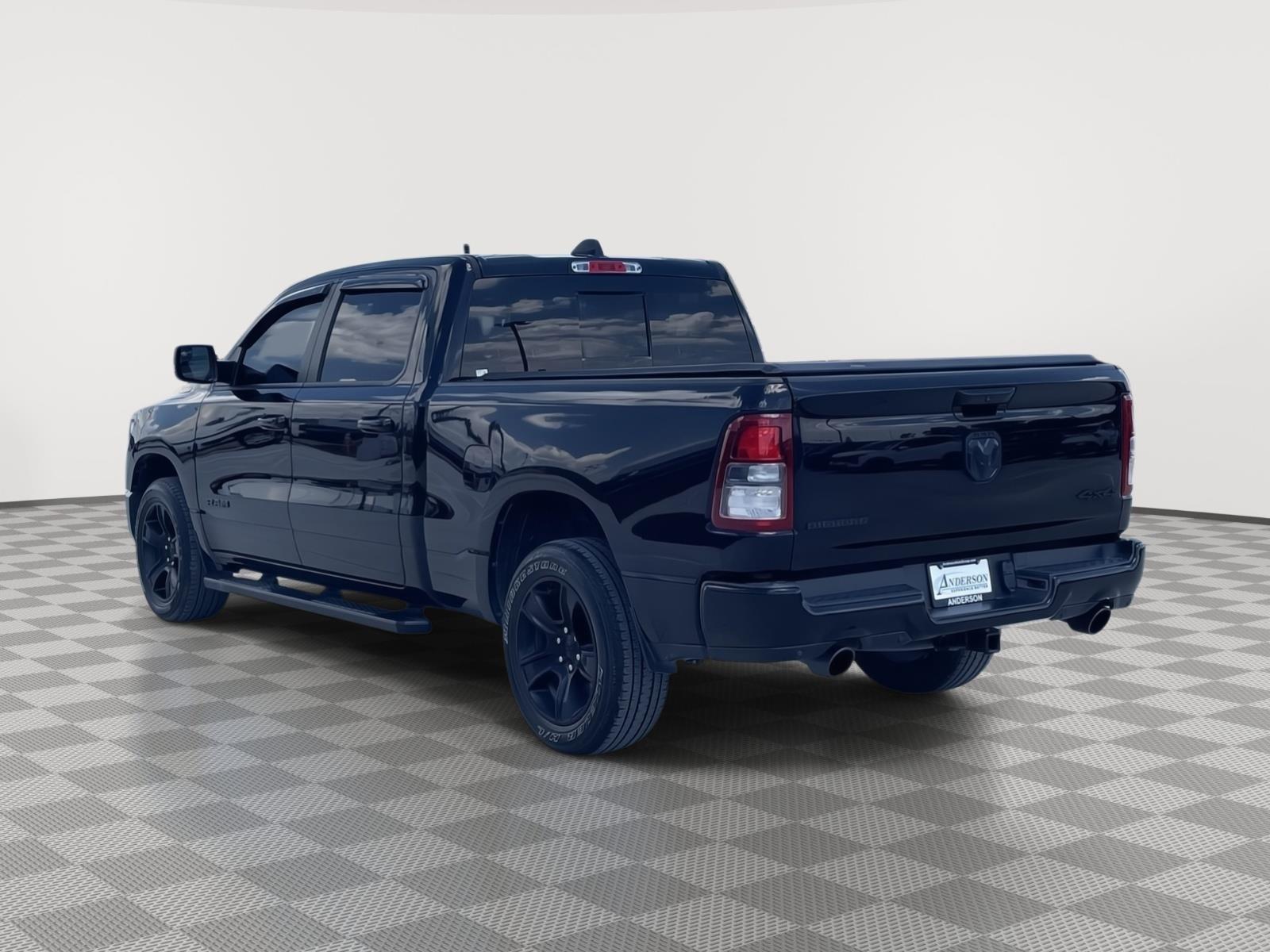 Vehicle photo 4