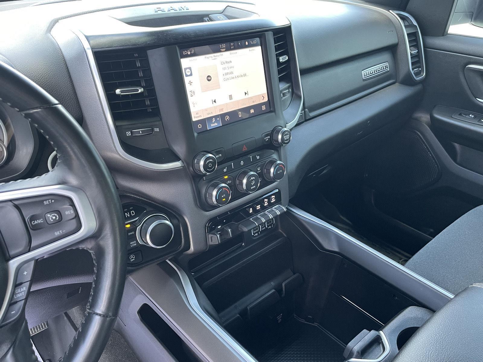 Vehicle photo 15