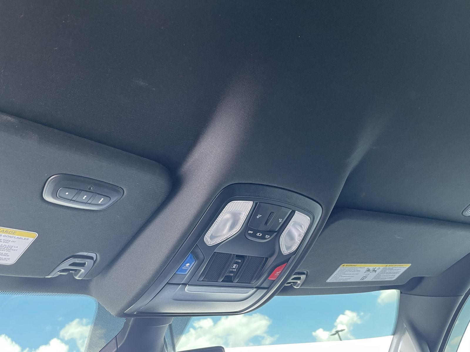 Vehicle photo 16