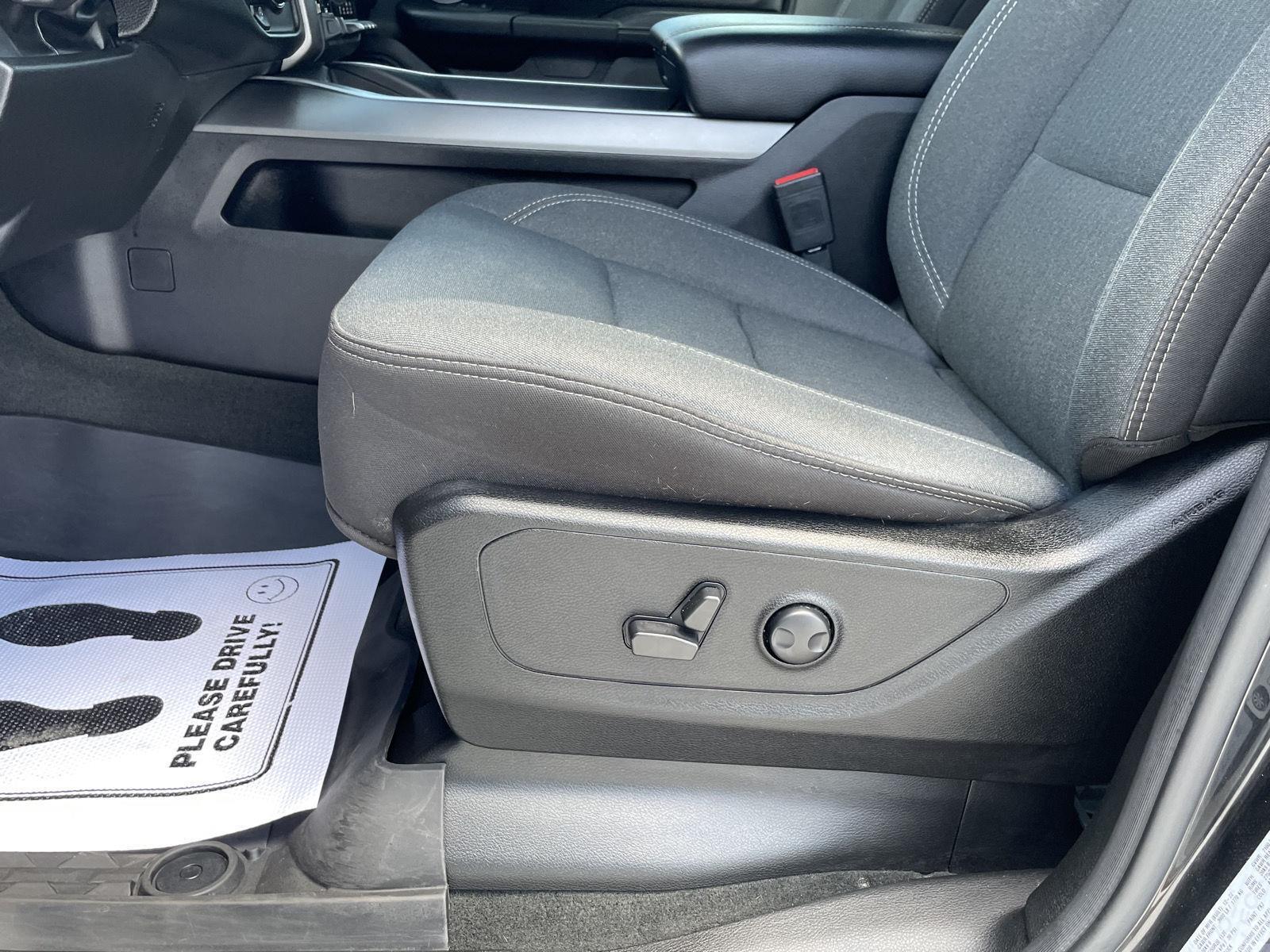 Vehicle photo 17