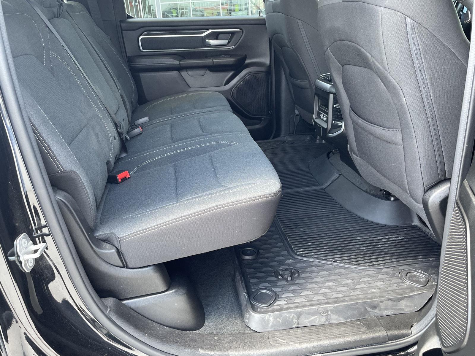 Vehicle photo 18