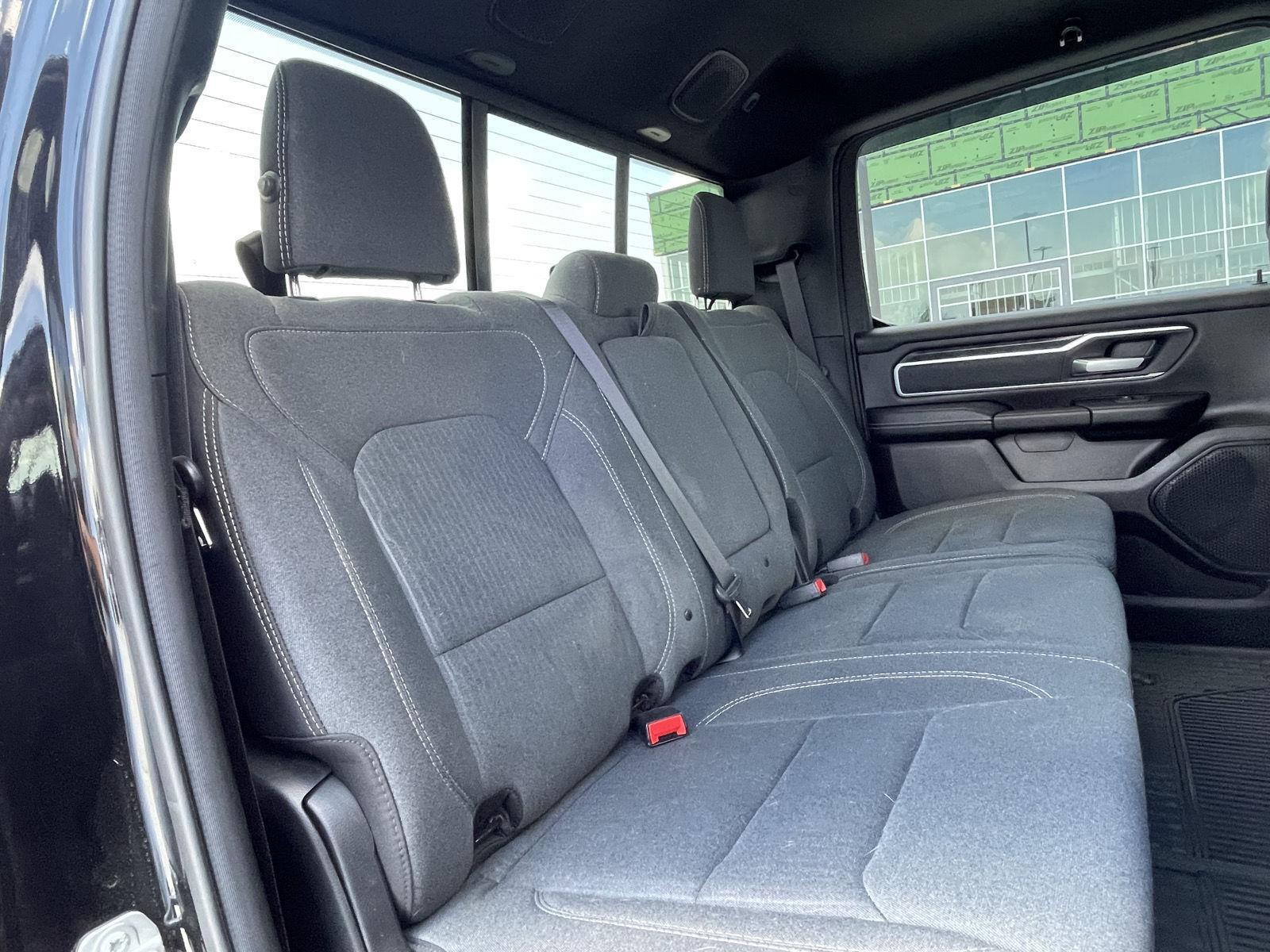 Vehicle photo 19