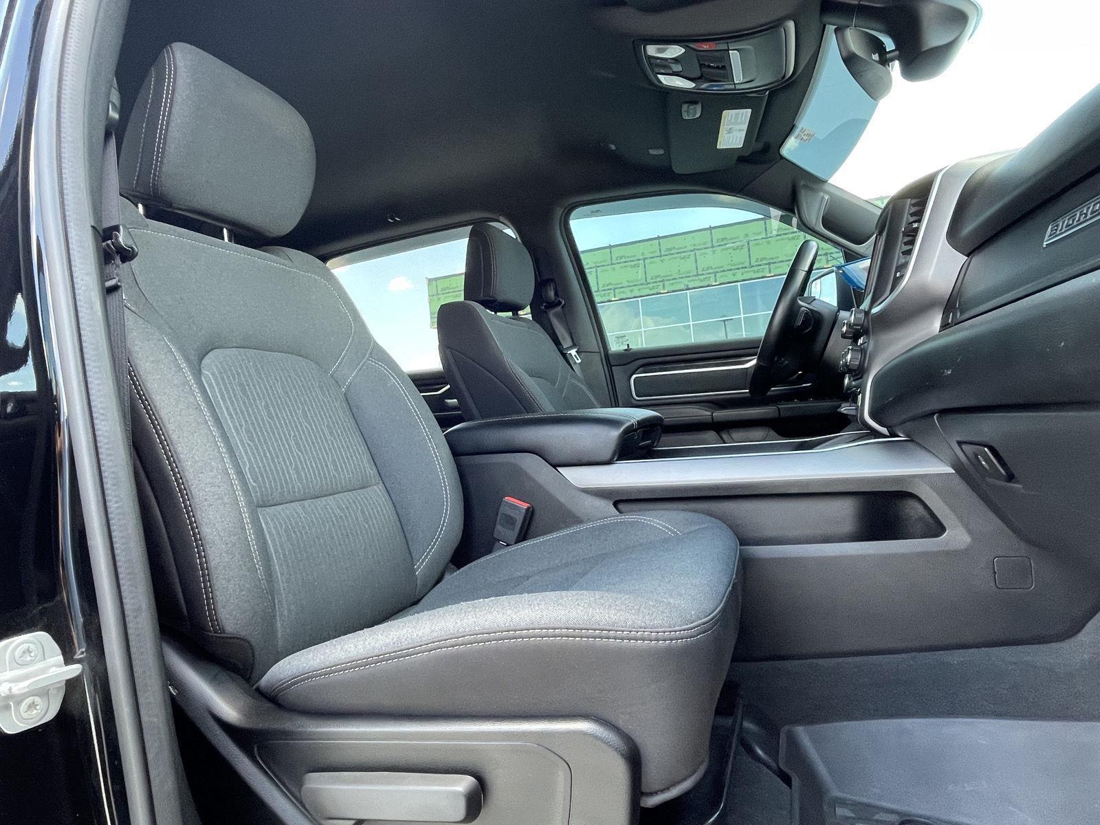 Vehicle photo 21