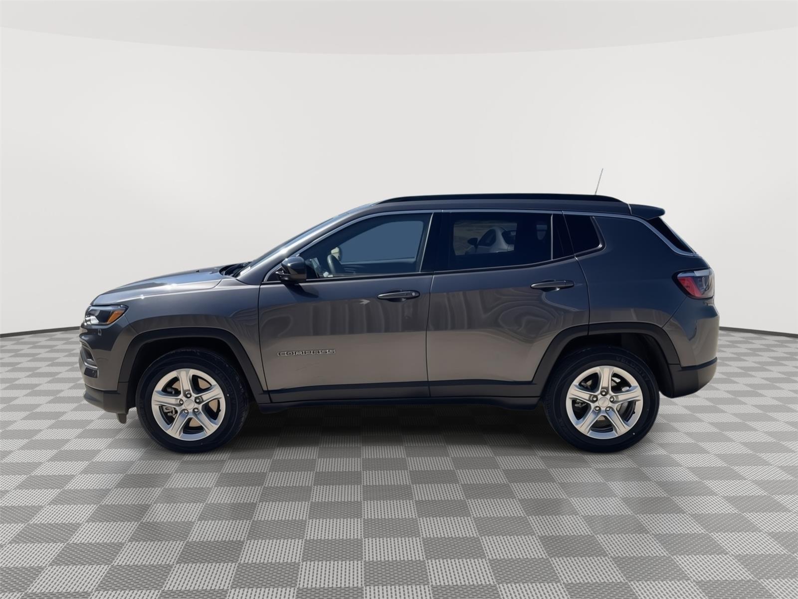 Vehicle photo 2
