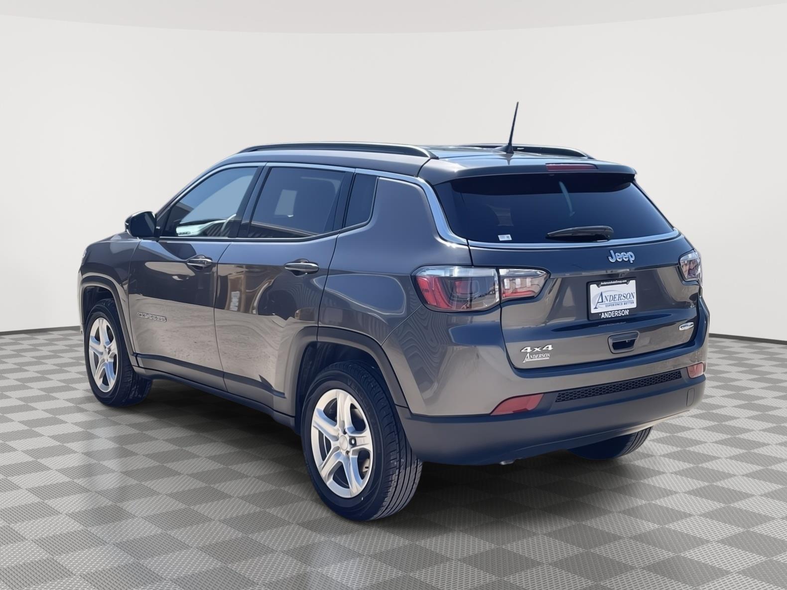 Vehicle photo 4