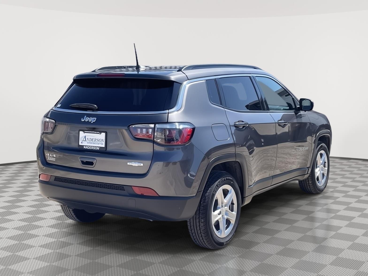 Vehicle photo 6