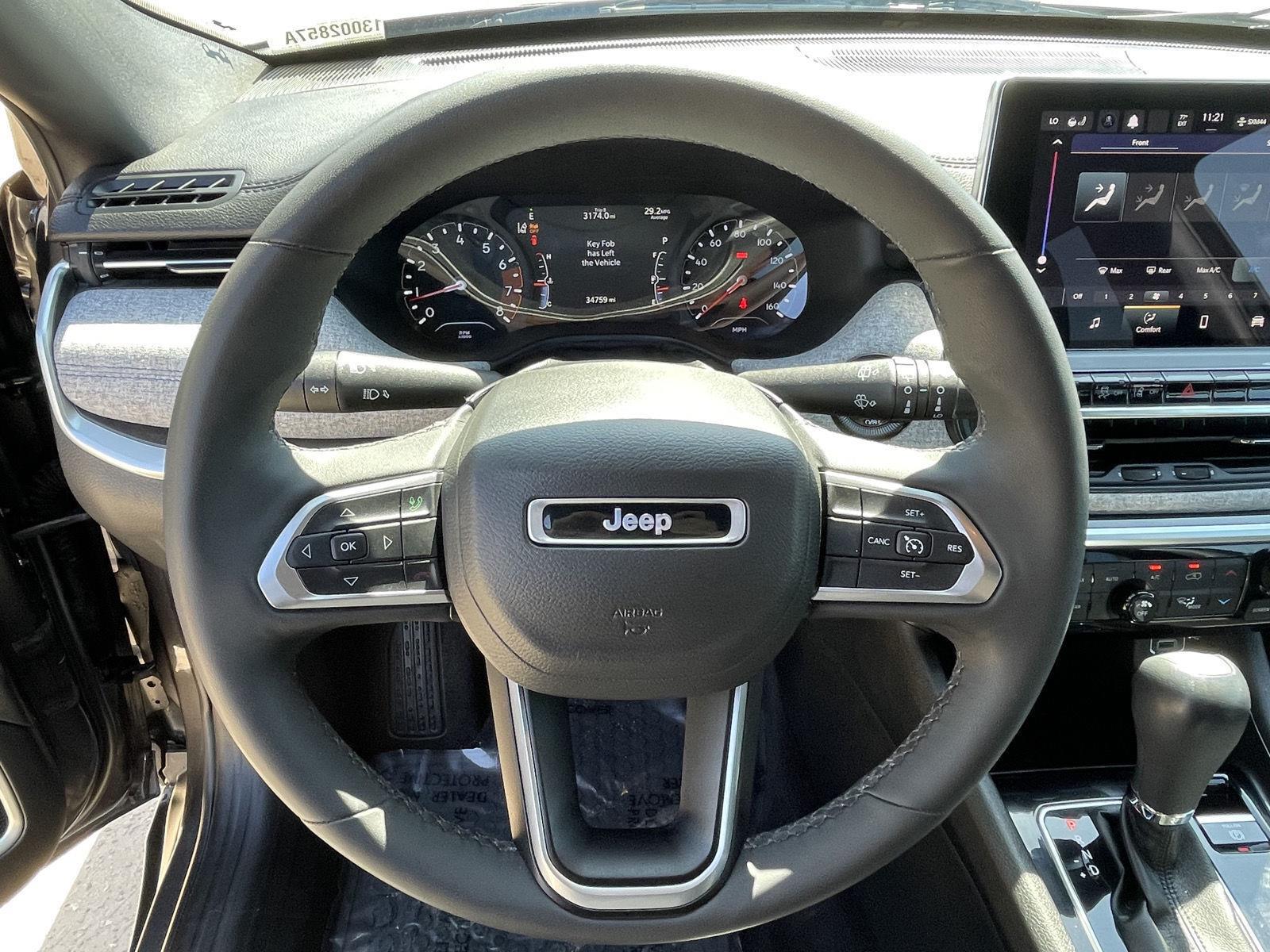 Vehicle photo 12