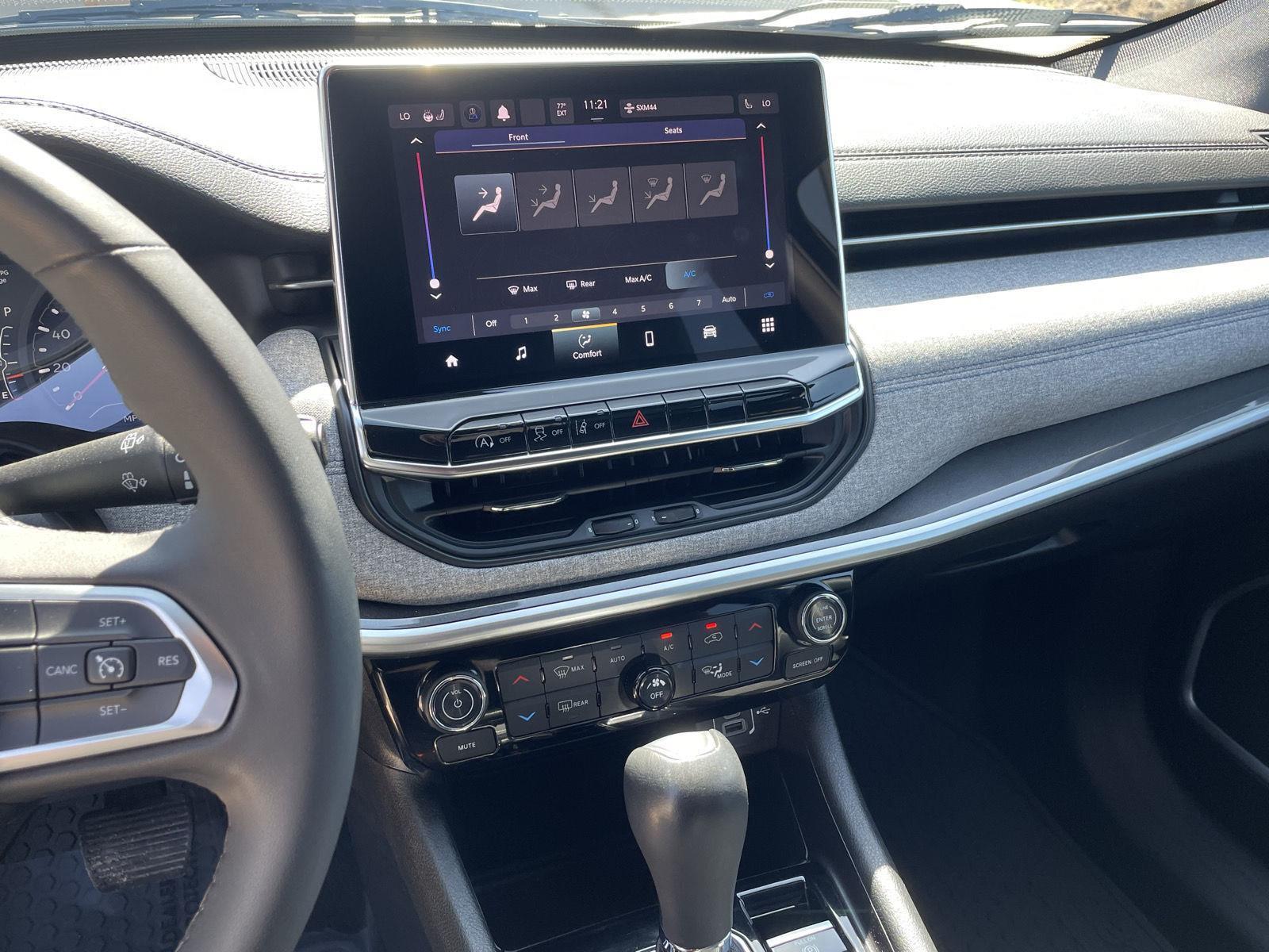Vehicle photo 13
