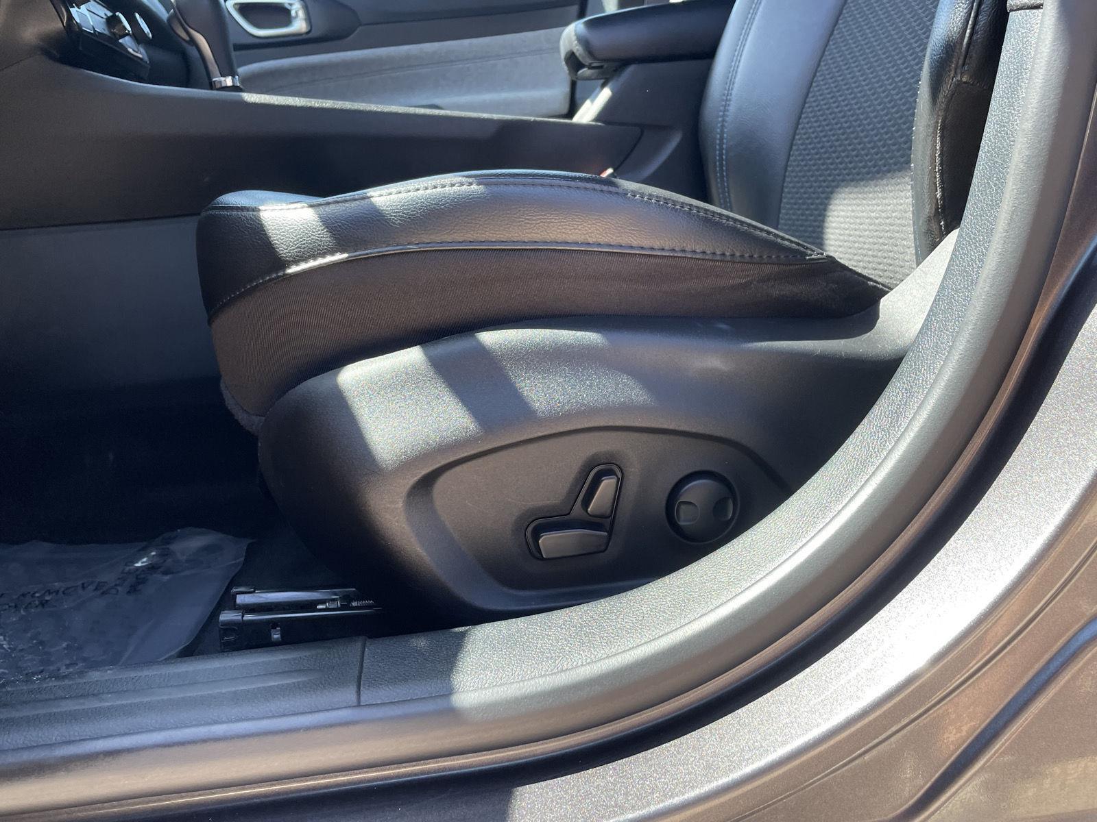 Vehicle photo 16