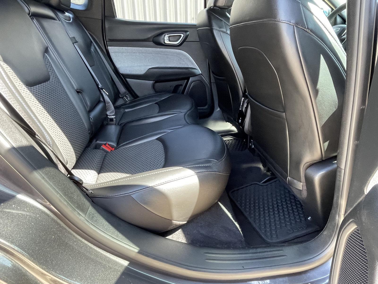Vehicle photo 17