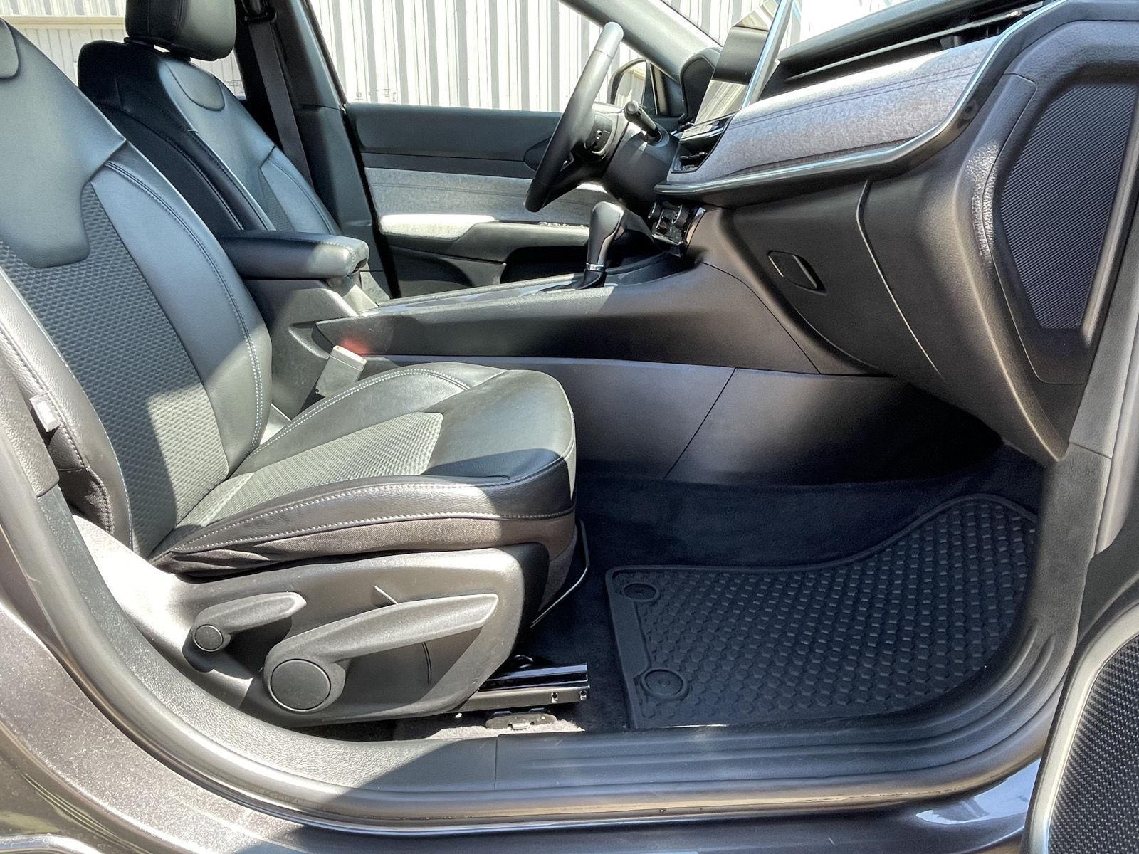 Vehicle photo 19