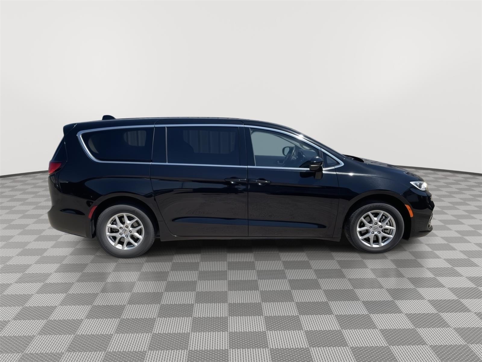 Vehicle photo 7