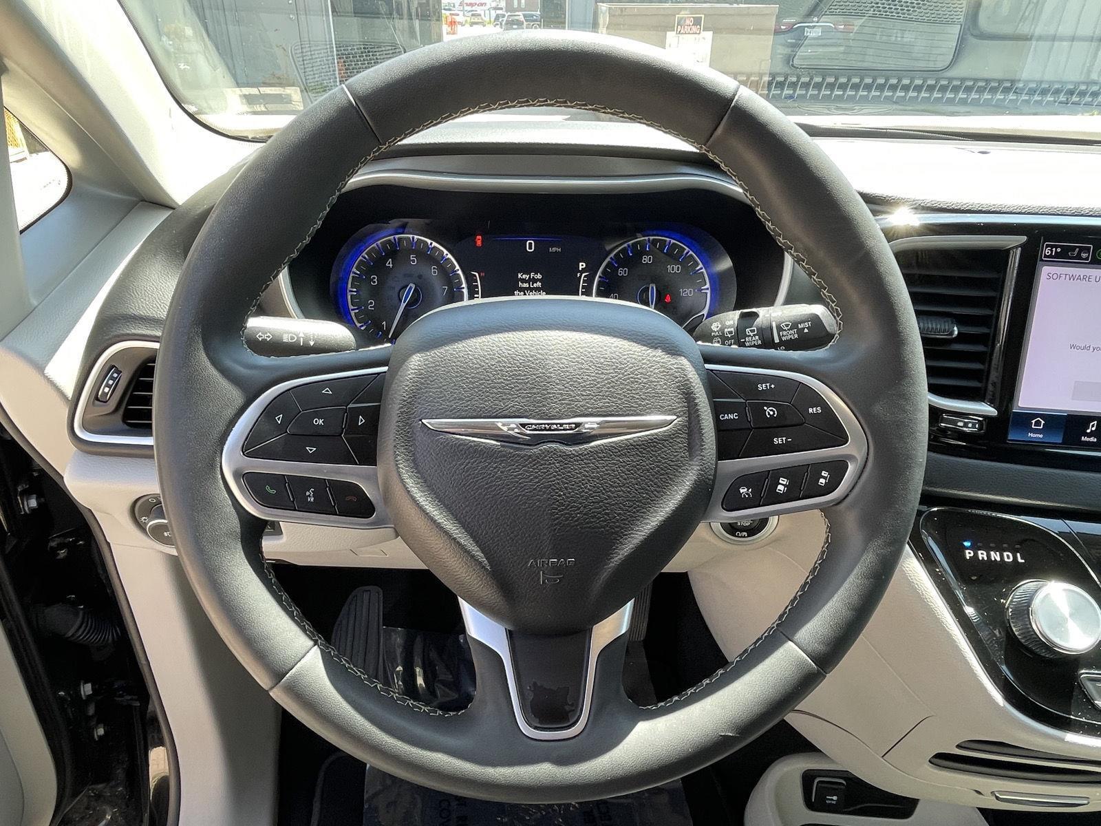 Vehicle photo 13