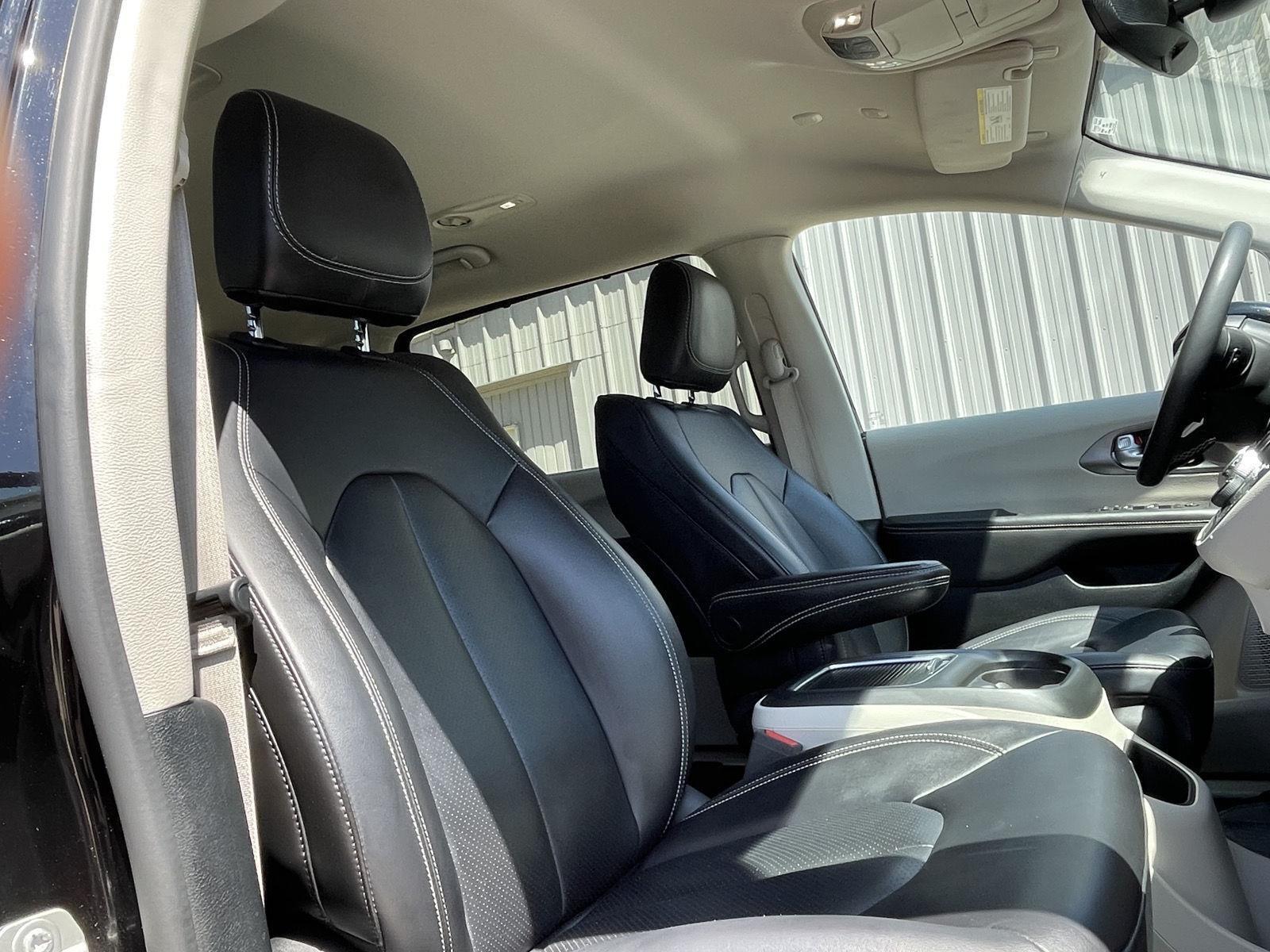 Vehicle photo 23