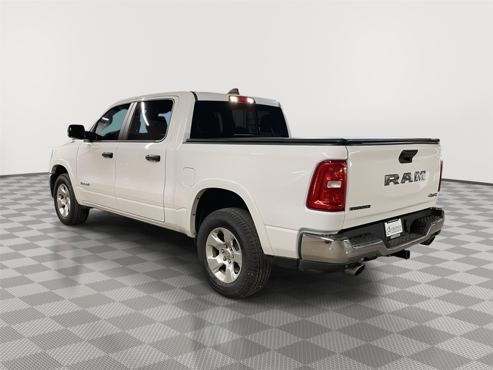 Vehicle photo 4