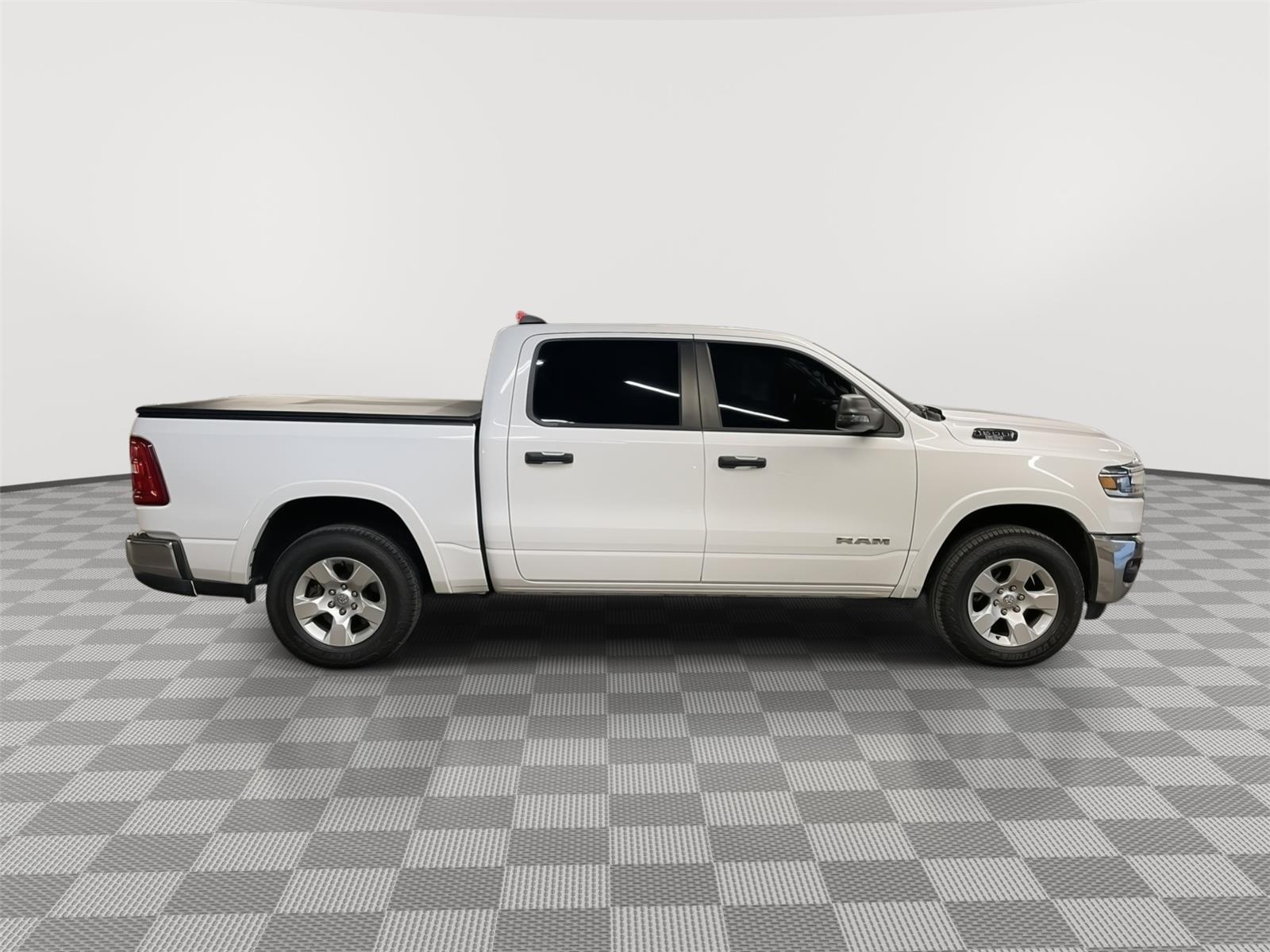 Vehicle photo 7