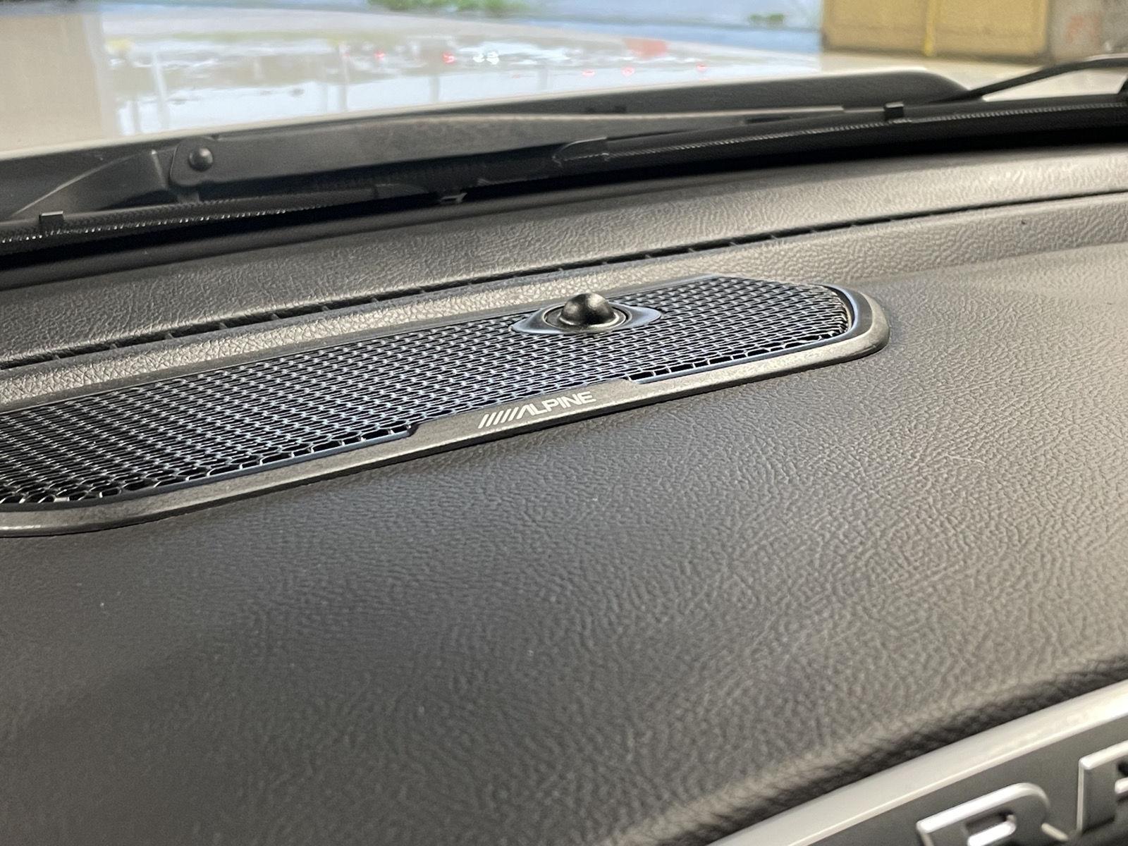 Vehicle photo 13
