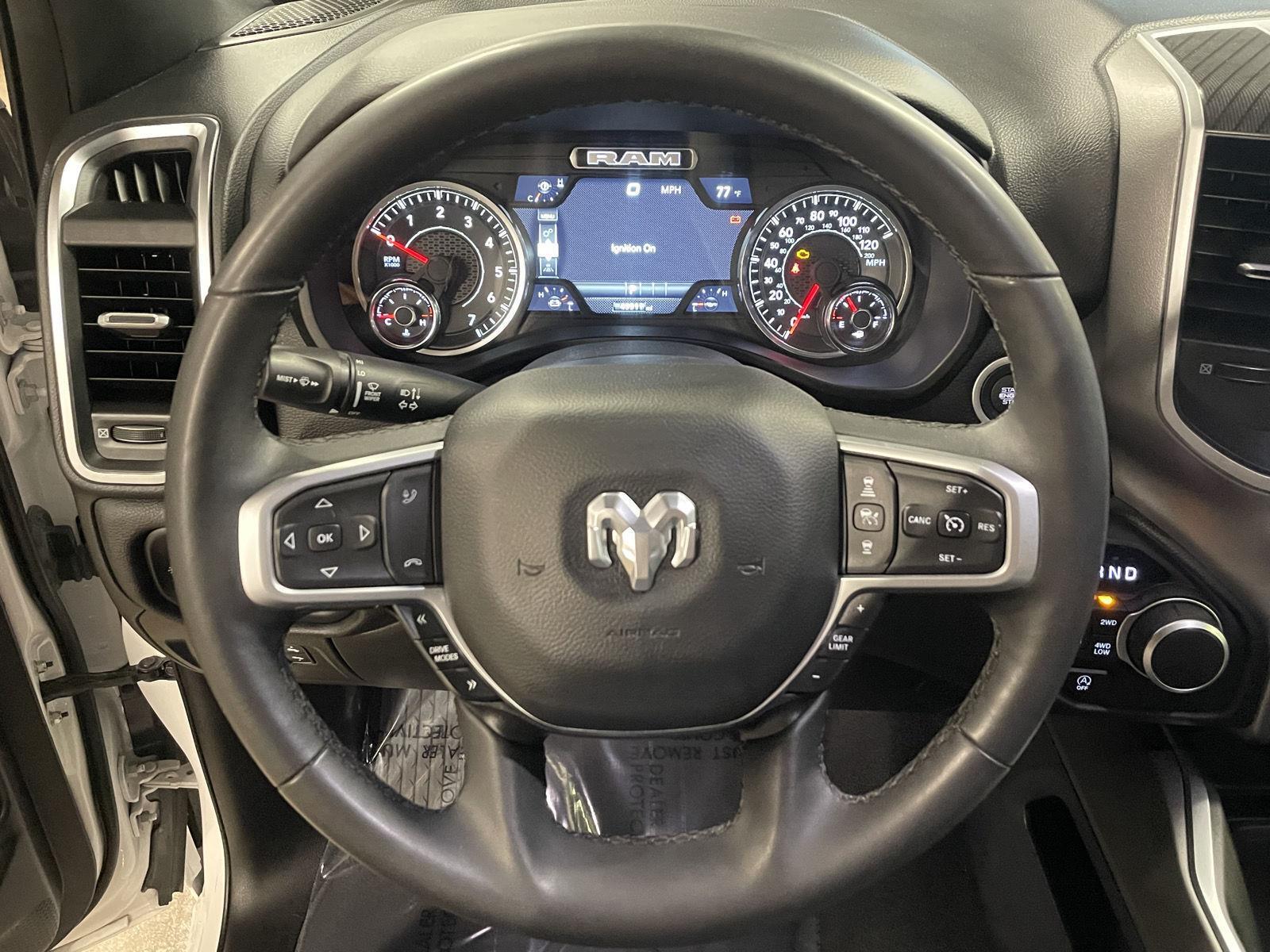 Vehicle photo 14