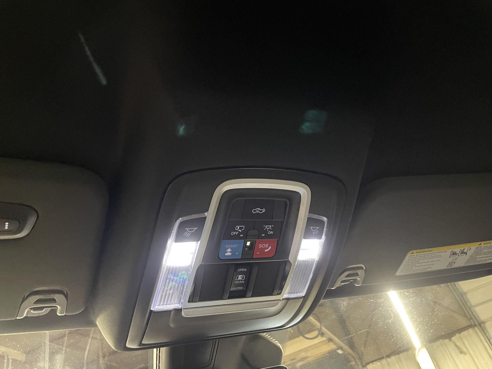 Vehicle photo 17