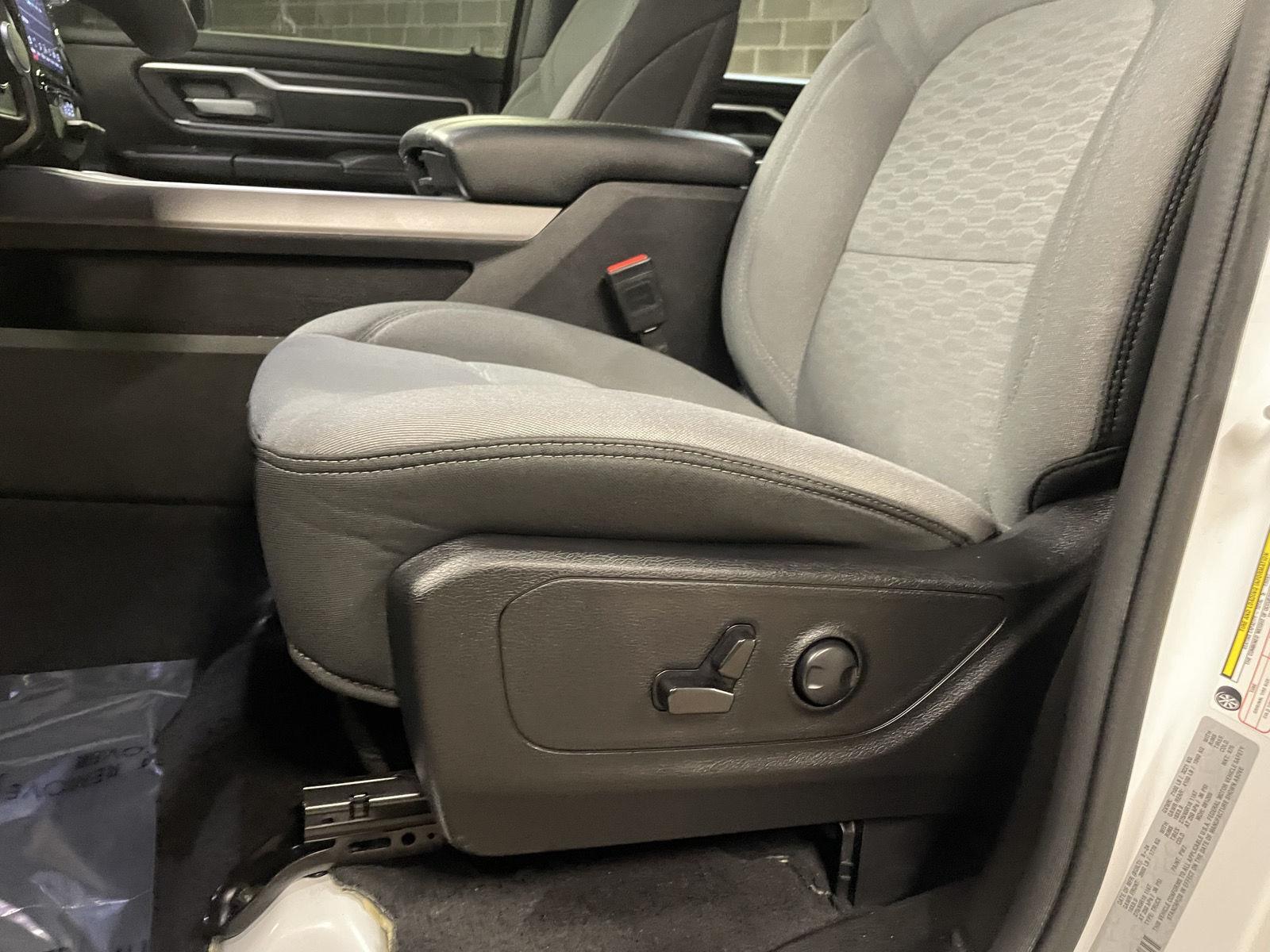 Vehicle photo 18