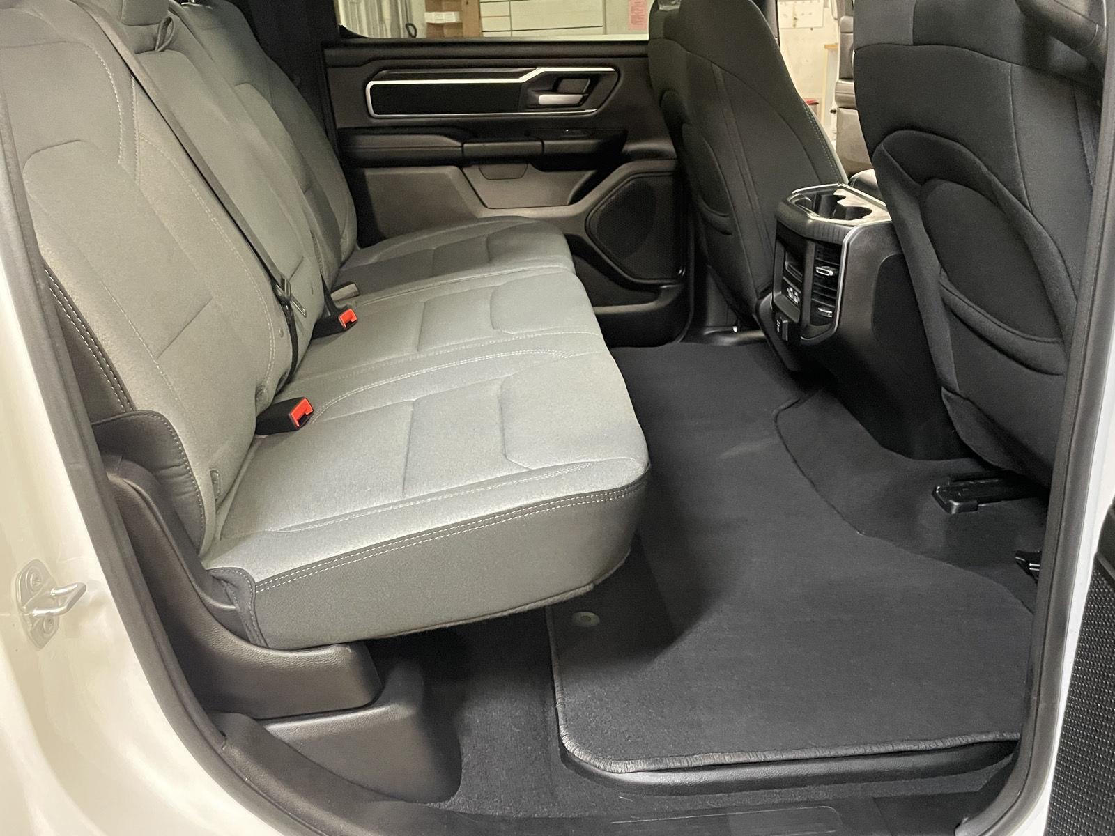 Vehicle photo 19