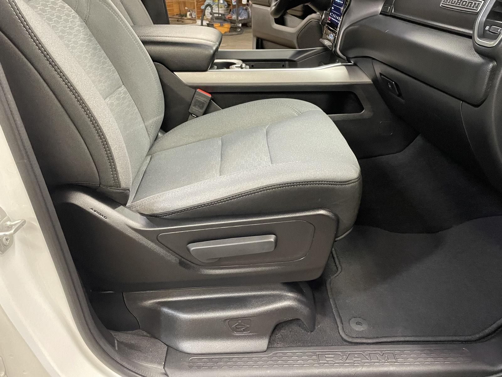 Vehicle photo 21