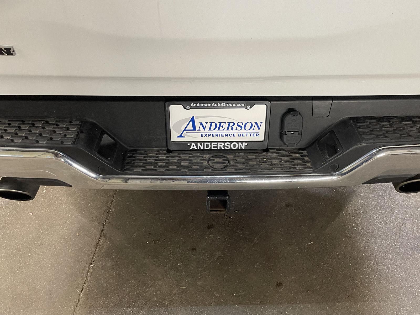 Vehicle photo 23