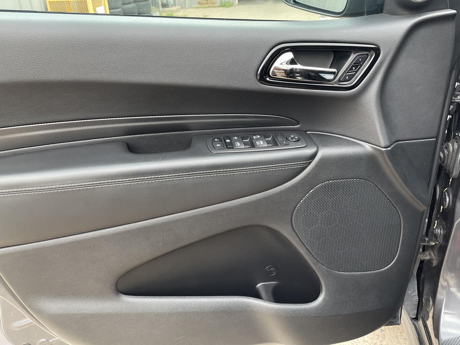 Vehicle photo 12