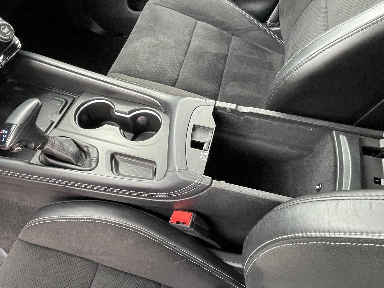 Vehicle photo 15