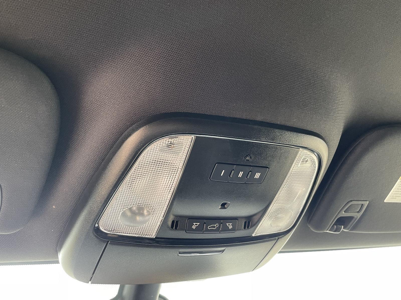 Vehicle photo 16