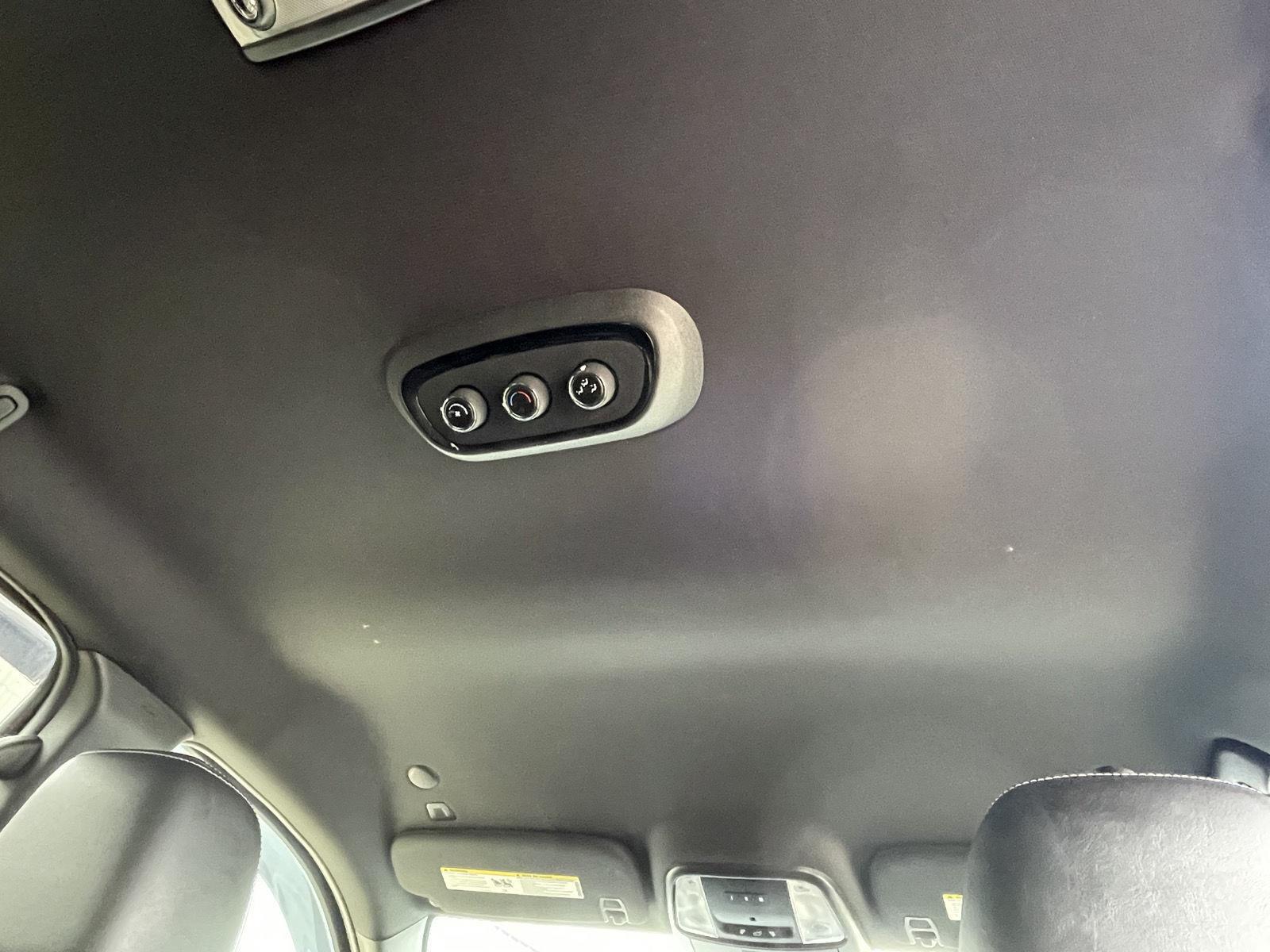 Vehicle photo 19