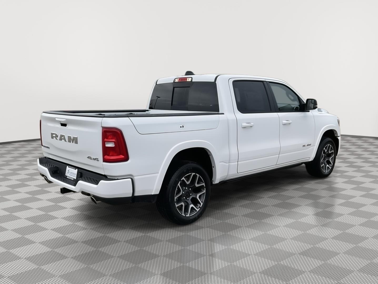 Vehicle photo 5
