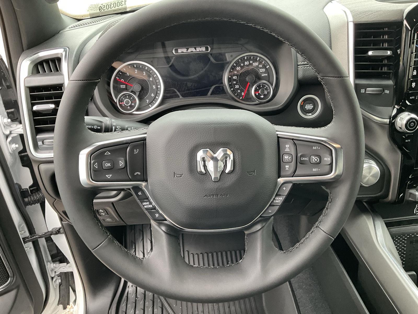 Vehicle photo 9