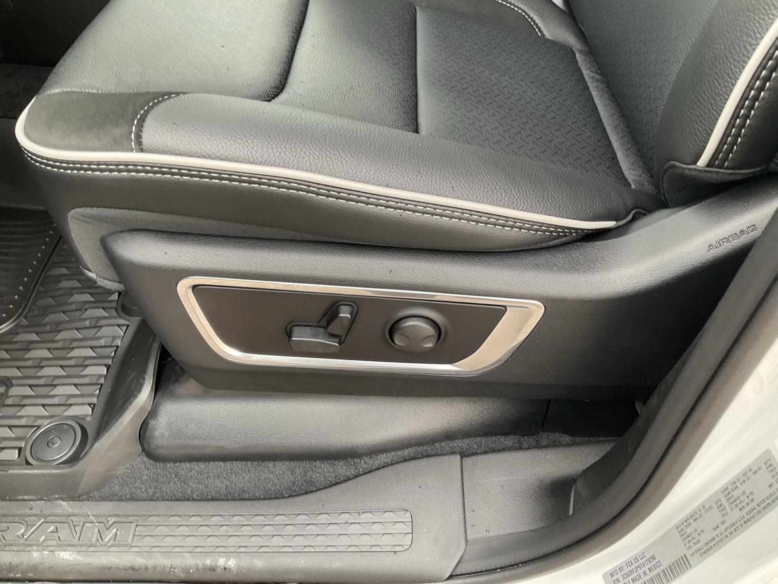 Vehicle photo 17
