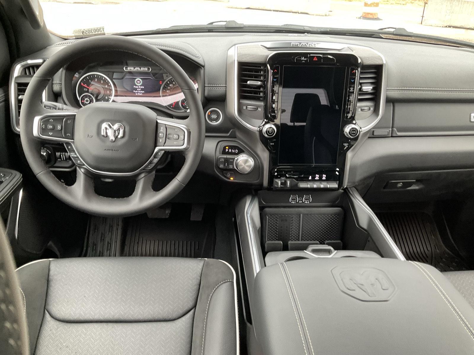 Vehicle photo 19