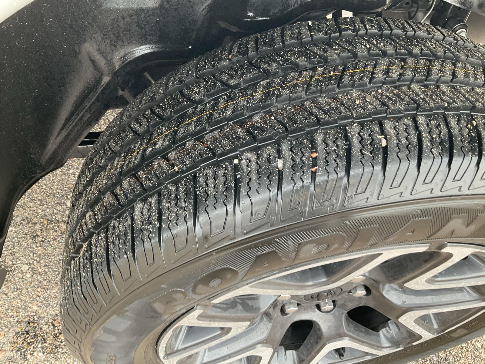 Vehicle photo 21